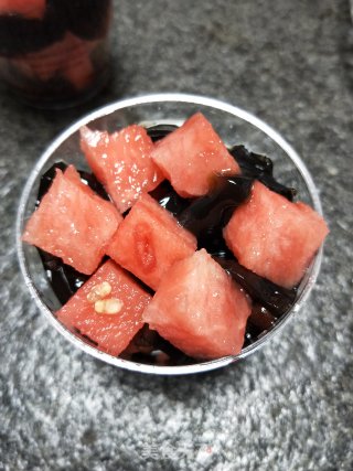 西瓜红豆椰奶杯步骤5