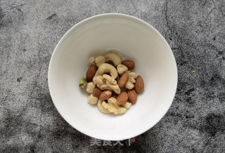 坚果芒果酸奶杯步骤3