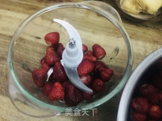 熬草莓酱步骤2