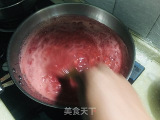 熬草莓酱步骤3