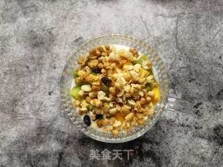 芒果甜瓜麦片酸奶杯步骤7