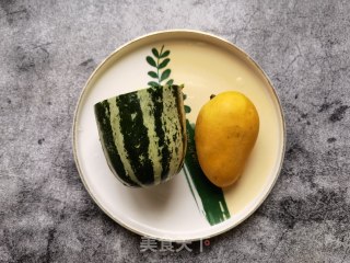 蓝莓芒果甜瓜酸奶杯步骤1