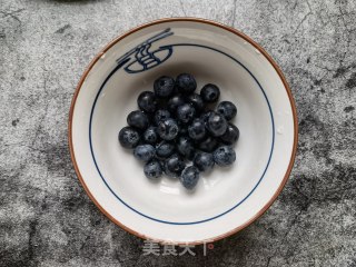 蓝莓芒果甜瓜酸奶杯步骤4