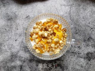 蓝莓芒果甜瓜酸奶杯步骤8