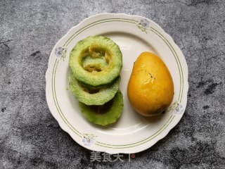 甜瓜芒果坚果酸奶杯步骤1