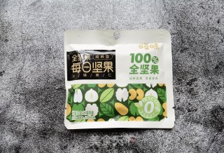 甜瓜芒果坚果酸奶杯步骤4