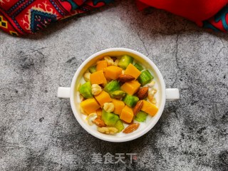 甜瓜芒果坚果酸奶杯步骤9