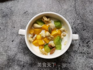 甜瓜芒果坚果酸奶杯步骤8