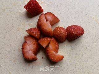 芒果草莓麦片酸奶杯步骤5