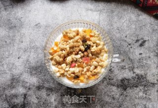 芒果草莓麦片酸奶杯步骤8