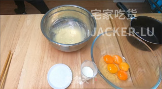 日式棉花瑞士卷，口感绵软细腻，春游试试做一个，让你味蕾绽放。步骤5