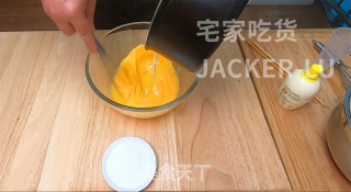日式棉花瑞士卷，口感绵软细腻，春游试试做一个，让你味蕾绽放。步骤8