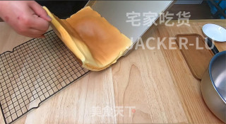 日式棉花瑞士卷，口感绵软细腻，春游试试做一个，让你味蕾绽放。步骤20