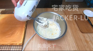 日式棉花瑞士卷，口感绵软细腻，春游试试做一个，让你味蕾绽放。步骤22
