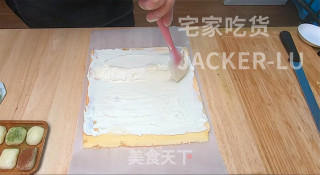 日式棉花瑞士卷，口感绵软细腻，春游试试做一个，让你味蕾绽放。步骤26