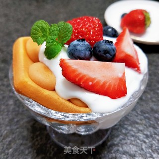 草莓酸奶甜品步骤4