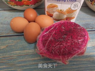 火龙果奶油蛋糕卷步骤1