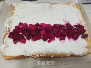 火龙果奶油蛋糕卷步骤18