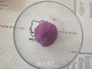 紫薯红豆蛋黄酥步骤4