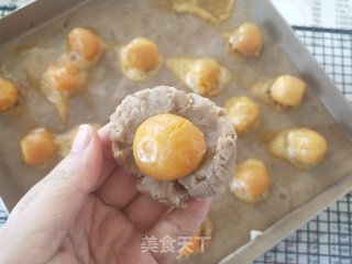 紫薯红豆蛋黄酥步骤7