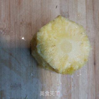 冰糖蒸凤梨步骤1
