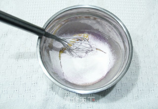 冰爽丝滑，好吃到舔手指，紫薯粉雪域小贝步骤3