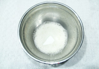 冰爽丝滑，好吃到舔手指，紫薯粉雪域小贝步骤5