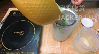 超简单抹茶奶冻，口感Q弹、香滑细腻，一道非常值得推荐的甜点。步骤7