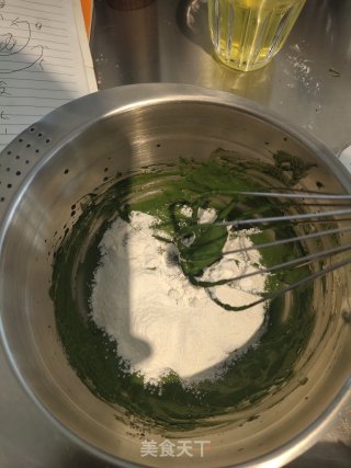 抹茶草莓卷步骤5