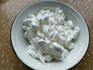 草莓干雪花酥步骤2