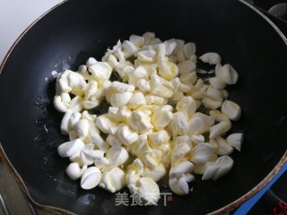 草莓干雪花酥步骤4