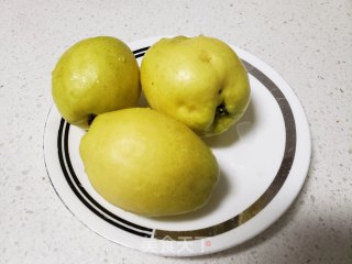 冰糖雪梨炖桃胶步骤1