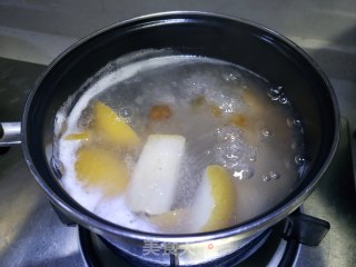 冰糖雪梨炖桃胶步骤6