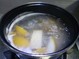 冰糖雪梨炖桃胶步骤7