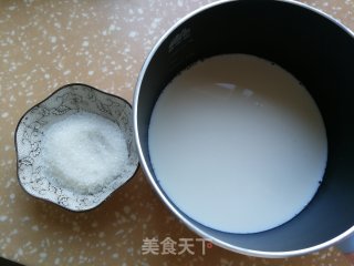 自制炼乳步骤1