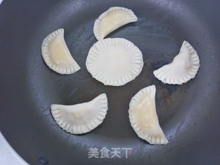 不用烤箱也能做的饺子皮苹果派步骤7
