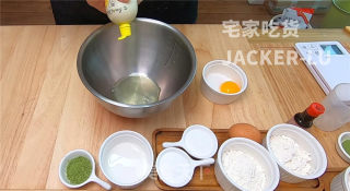 布雪奶油夹心蛋糕，简单又美味，给孩子当做零食更健康美味。步骤1