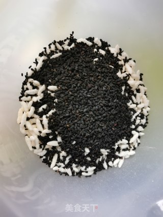 芝麻脆米船步骤1