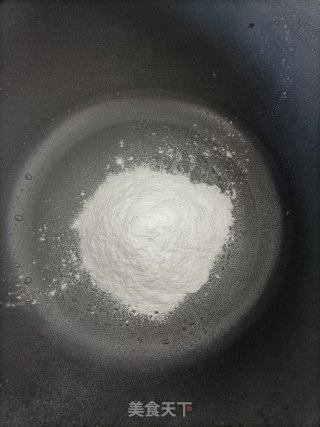 玫瑰花葡萄干红糖凉粉步骤1
