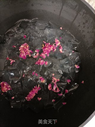 玫瑰花葡萄干红糖凉粉步骤4