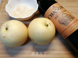 新年遇上情人节刷爆朋友圈的美食～红酒炖雪梨步骤1