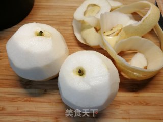 新年遇上情人节刷爆朋友圈的美食～红酒炖雪梨步骤2