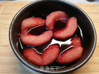 新年遇上情人节刷爆朋友圈的美食～红酒炖雪梨步骤5