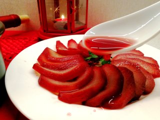 新年遇上情人节刷爆朋友圈的美食～红酒炖雪梨步骤8