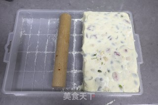 果仁草莓干牛轧糖步骤10