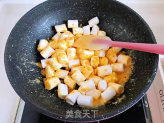 新年必备糖果！越嚼越香的咸蛋黄草莓牛轧糖步骤6