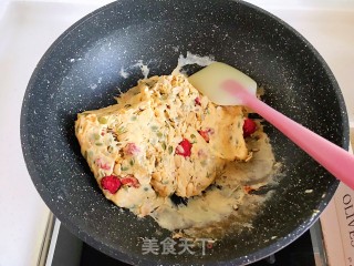 新年必备糖果！越嚼越香的咸蛋黄草莓牛轧糖步骤10