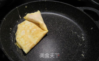 草莓可丽卷步骤7