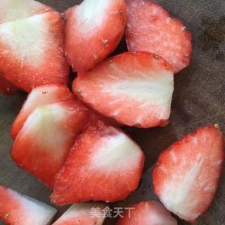 坚果草莓酸奶杯步骤4
