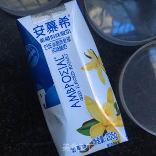 坚果草莓酸奶杯步骤1